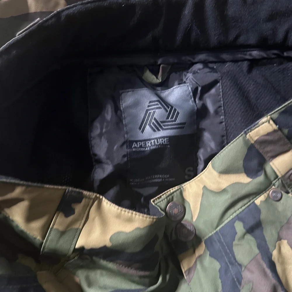 APERTURE - Picture 4 of 6